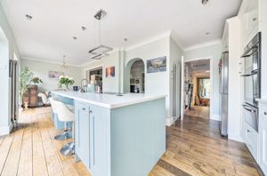 Kitchen Diner angle 3- click for photo gallery